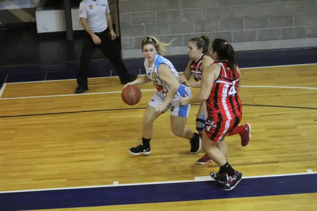 Peñarol ganó el clásico femenino y es líder del Pre-Federal