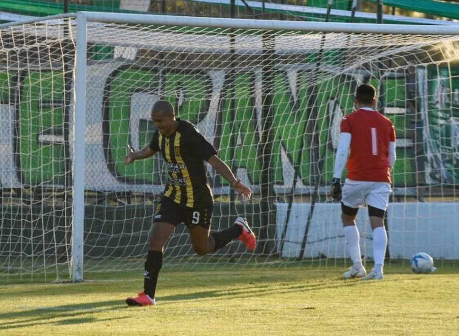 Ledesma anotó para el empate de Olimpo frente a Camioneros