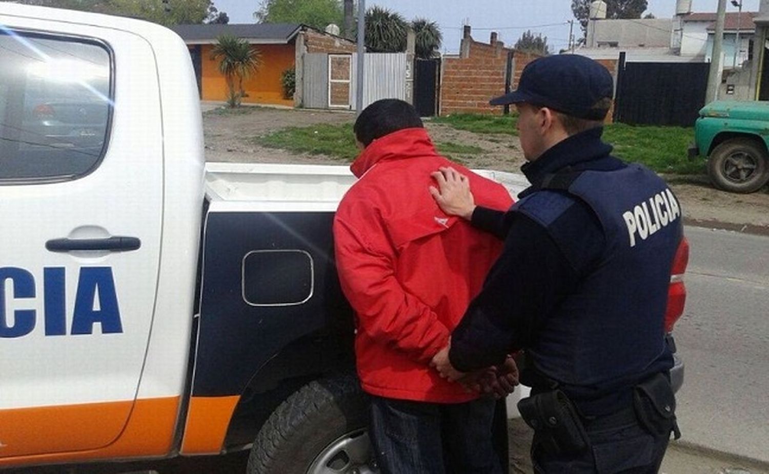 Estranguló a su mujer y quiso simular que se había suicidado