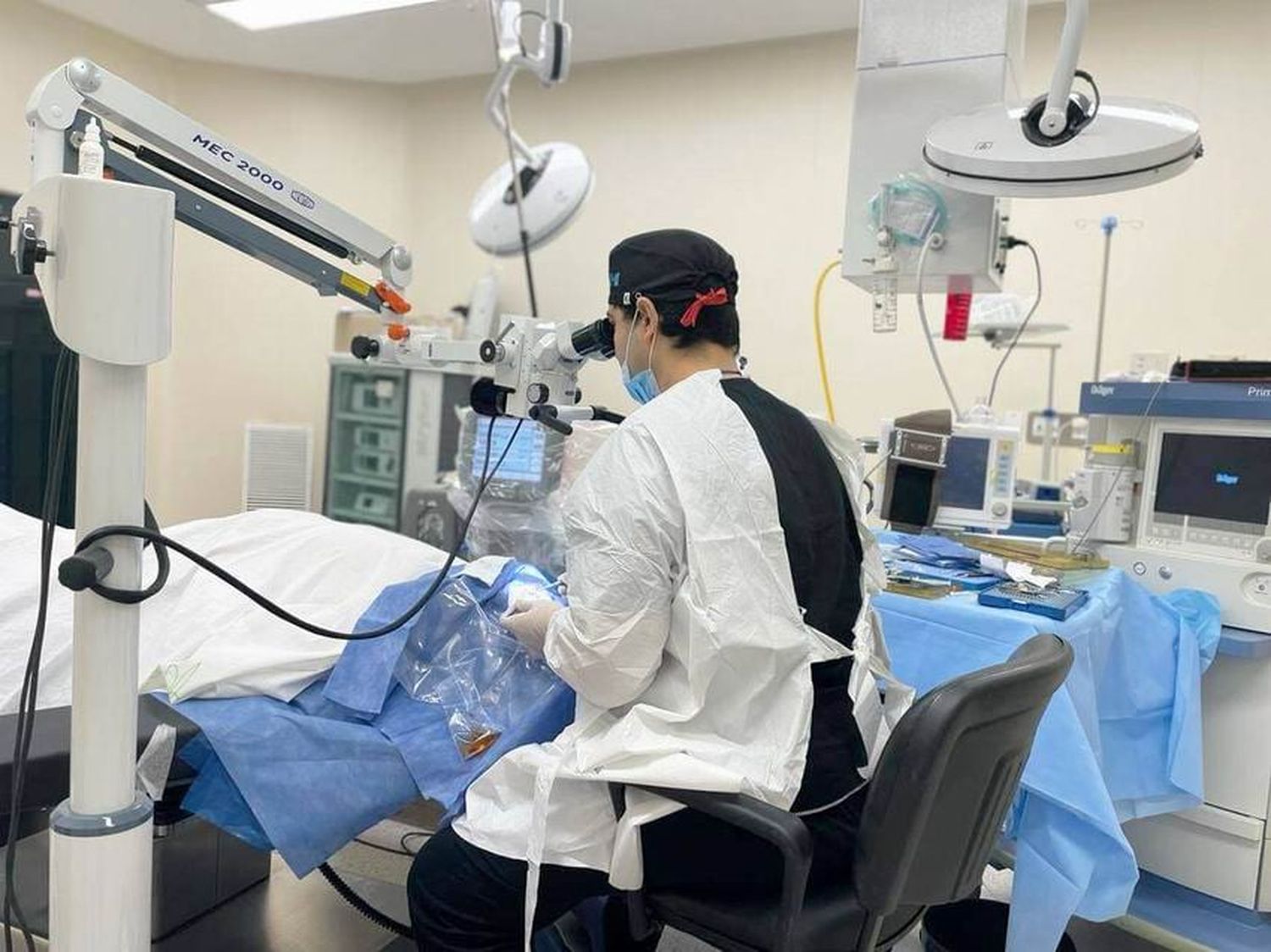 En el hospital de Laguna Blanca realizaron 
las primeras 40 cirugías oftalmológicas