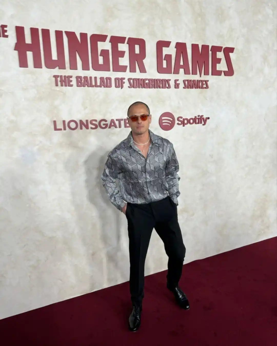 Chicharito asegura que sería mejor piloto que Checo Pérez y le lanza un reto