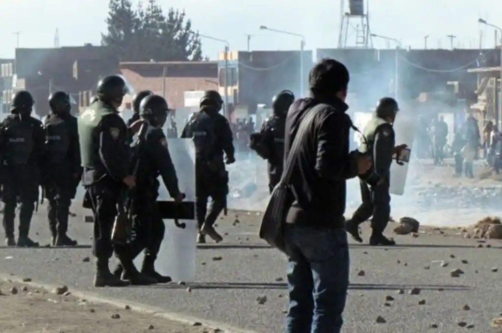 Protestas en Perú: al menos 16 heridos en un intento de tomar un aeropuerto