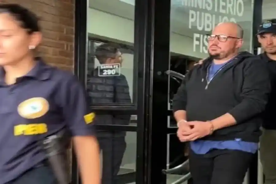 Matías Santa María se entregó dos días después de la orden de captura internacional