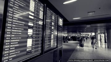 Casi un centenar de vuelos de Aerolíneas Argentinas se vería afectado por asamblea de pilotos este jueves