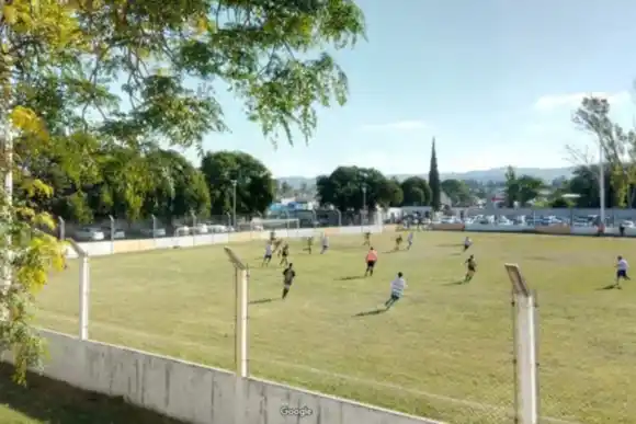 Conmoción por la muerte de un chico de 13 años mientras jugaba al fútbol