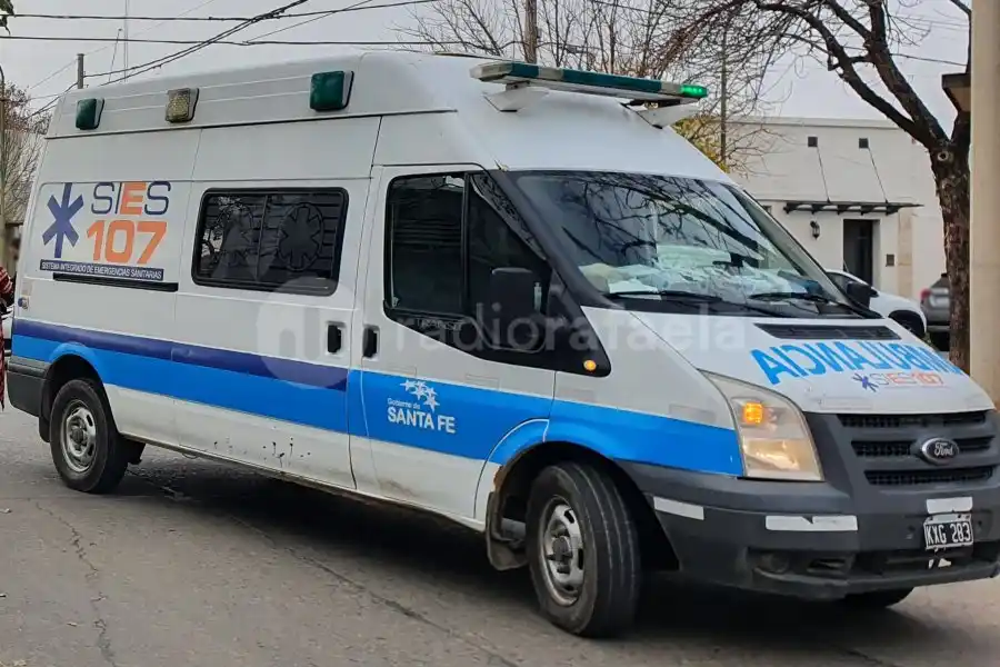 Inconsciente y con heridas en la cabeza: un joven motociclista está en terapia intensiva
