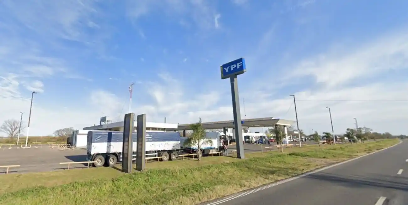 Estaciones de servicio ubicadas a la vera de la autopista Santa Fe – Rosario