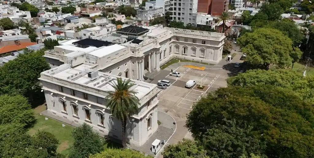 Una vista aérea de la Legislatura de Santa Fe.