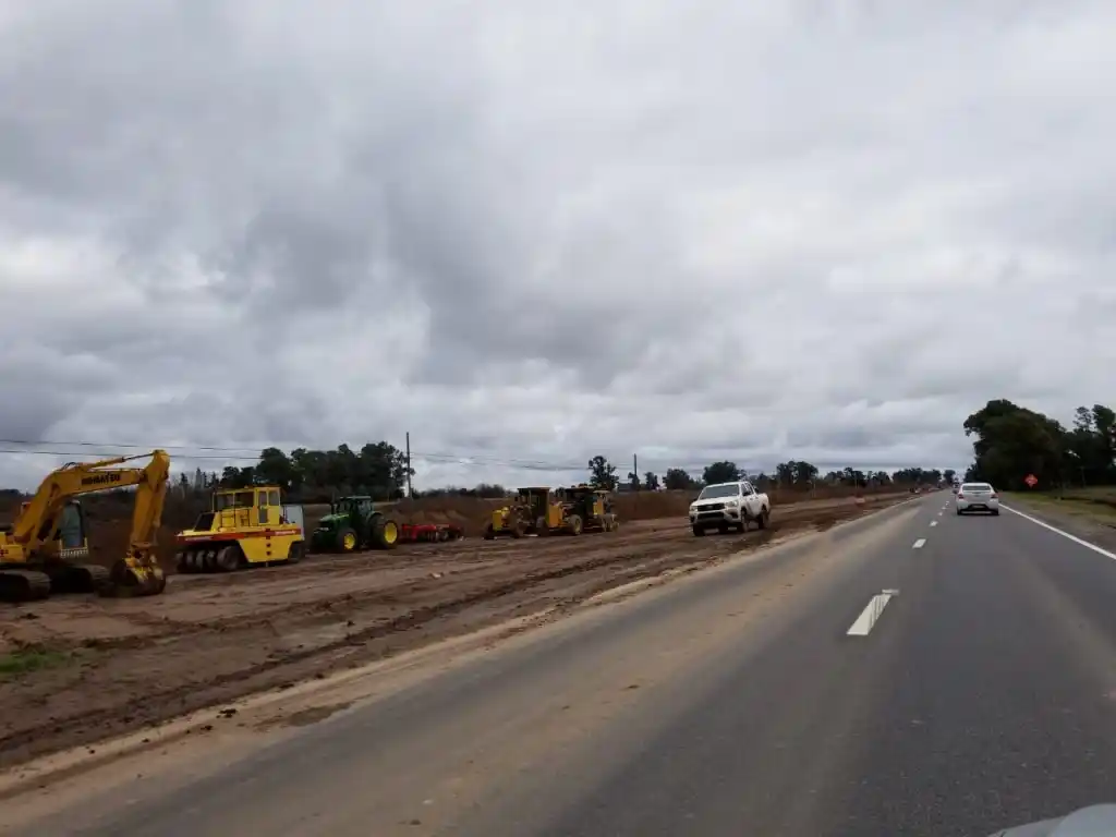 Lunghi participa de la recorrida de Macri y Vidal por las obras de la Ruta 3 en Las Flores
