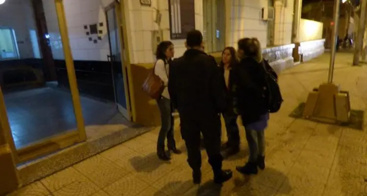Abuso de docente a su hija: Encontraron a la víctima en la vivienda de un amigo de sus padres