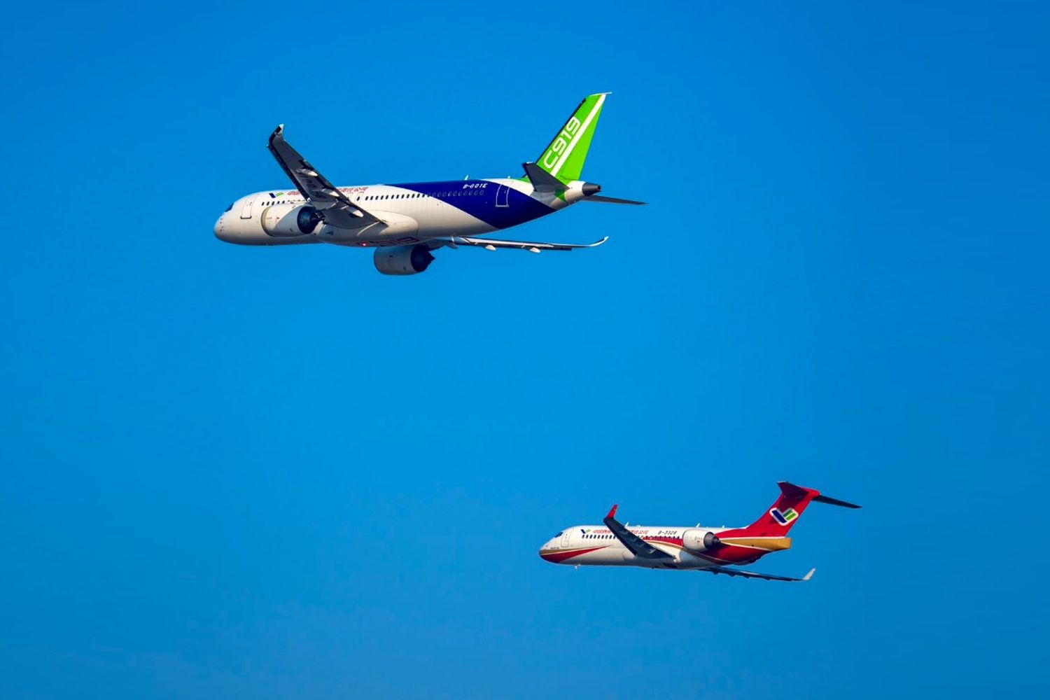 COMAC ARJ21 and C919 Make Historic Formation Flight at 2024 Nanchang Air Show