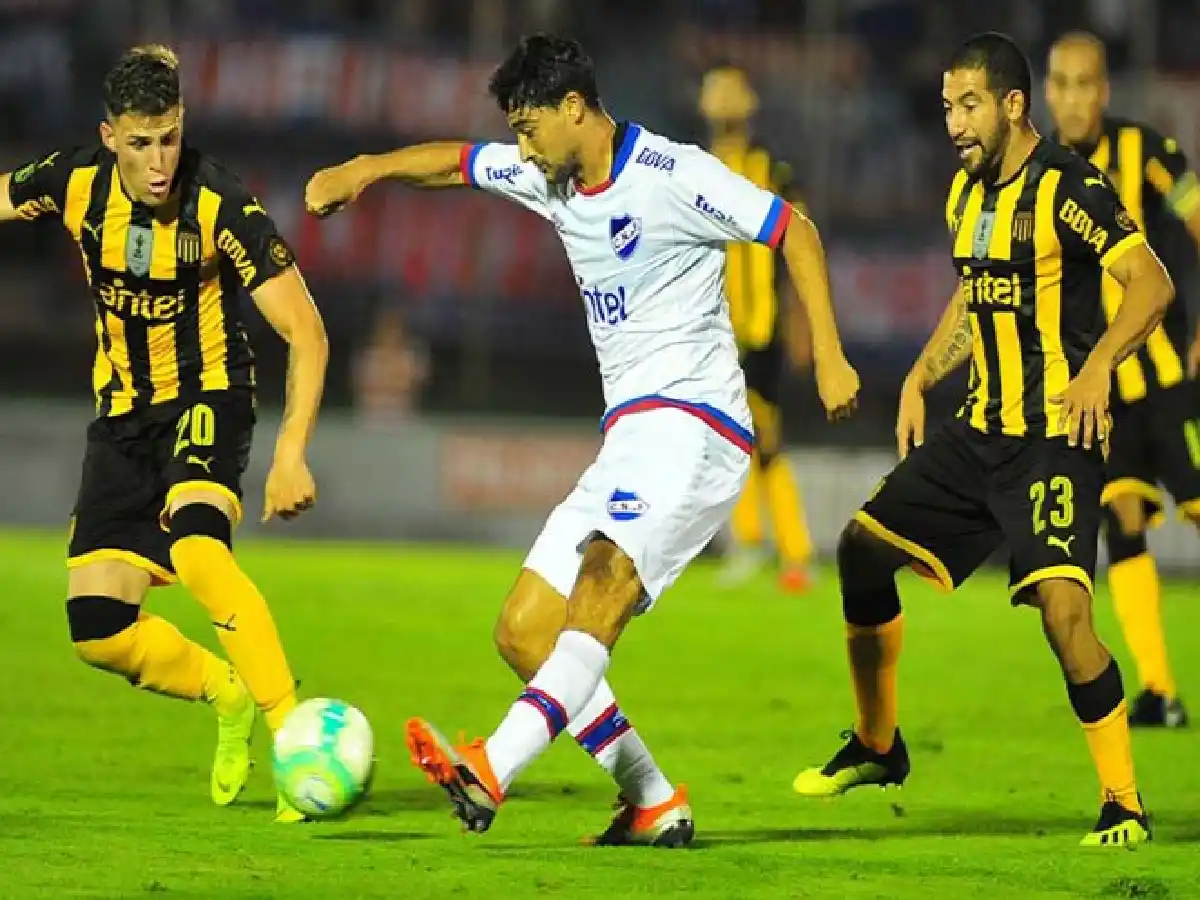 En Uruguay el fútbol volvería en la primera quincena de agosto