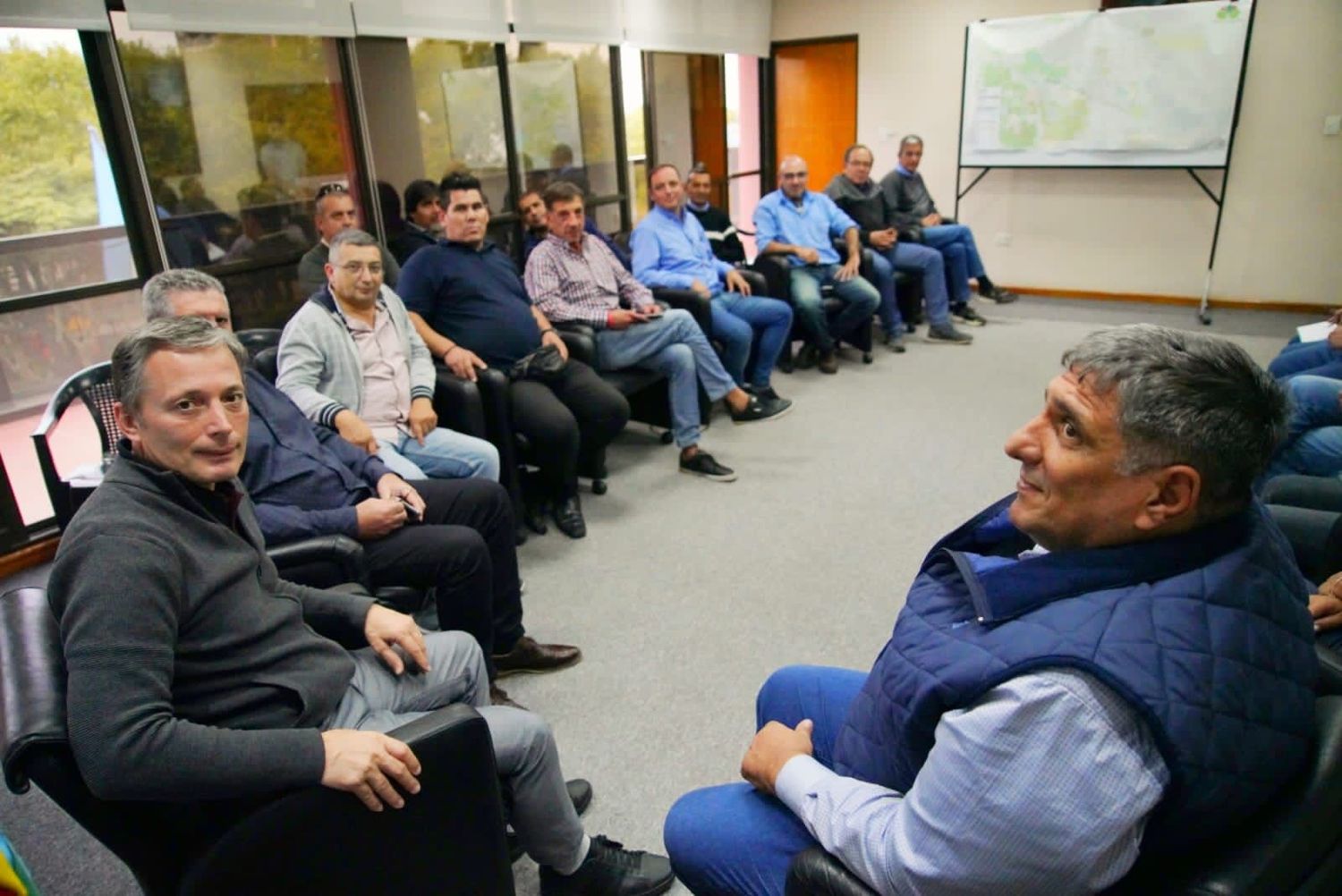 Fernando Gray se reunió con representantes gremiales del transporte para “mejorar la seguridad”