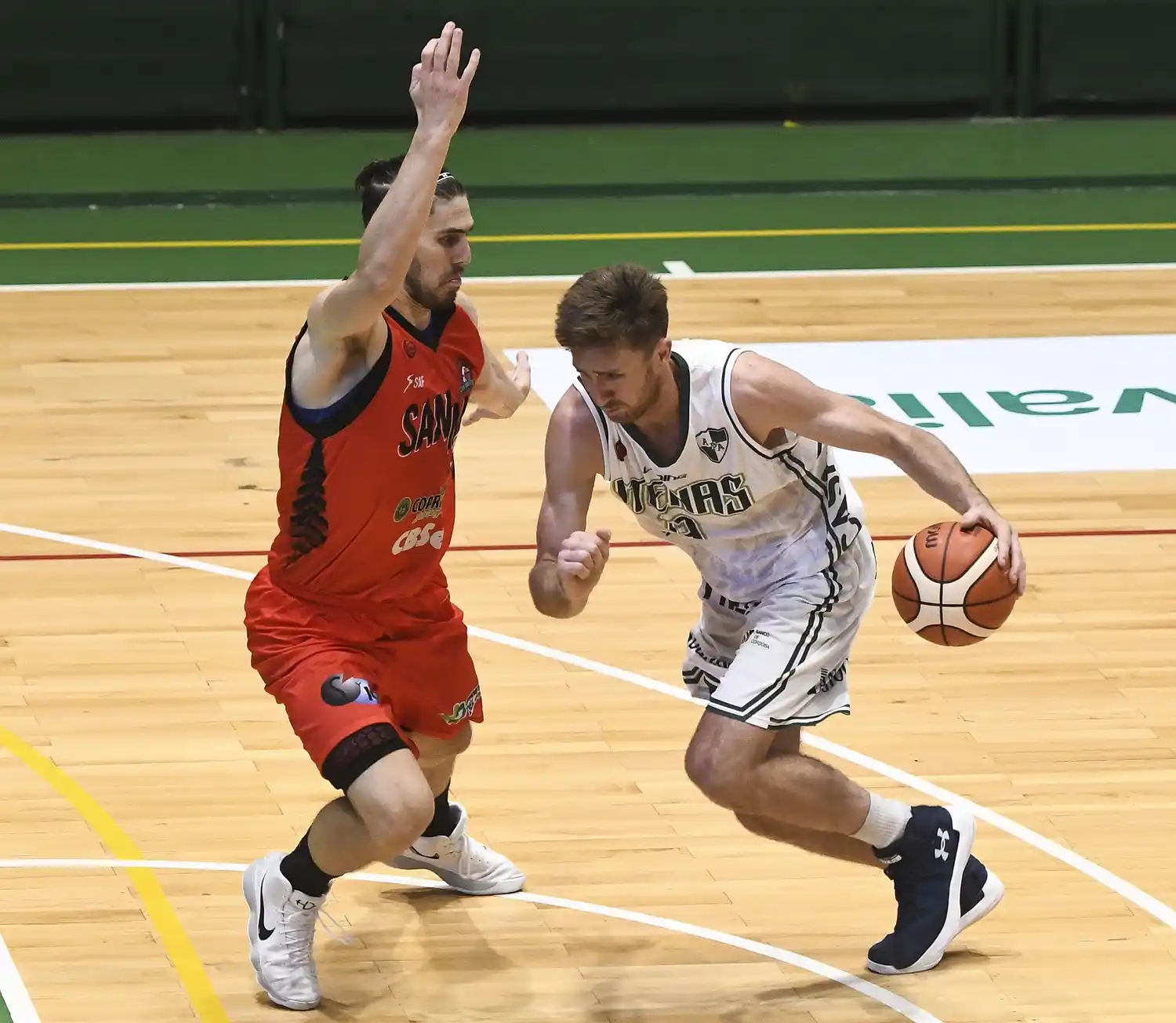 Por el aumento de casos positivos, suspendieron la Liga Nacional de Básquet