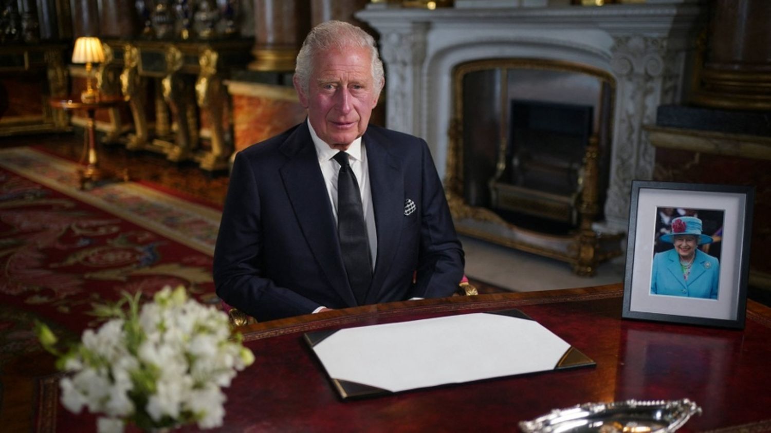 Entre aplausos y abucheos, Carlos III culminó su primera gira como monarca