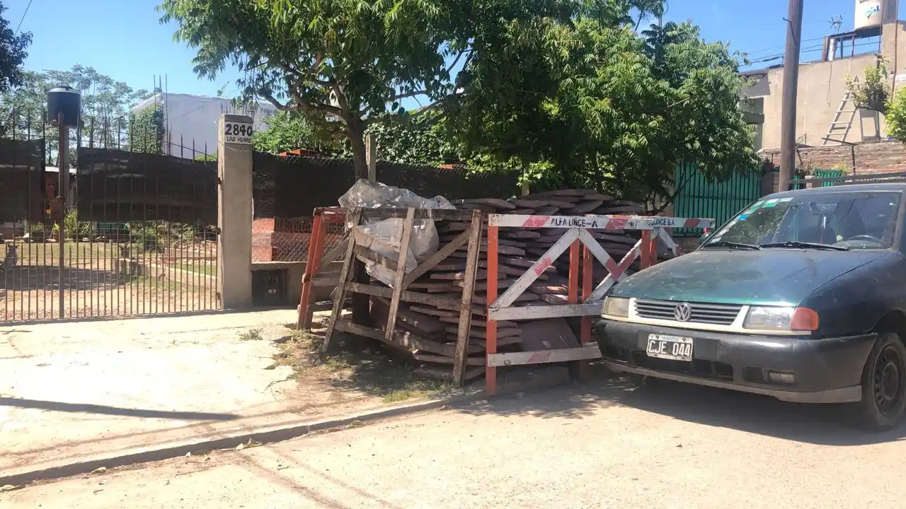 Esteban Echeverría: Intendente acusó a Edesur de romper veredas sin avisar y dejar "todo roto"