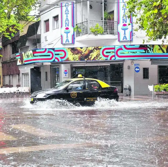 Unos seis barrios del sur y sudoeste sufrieron anegamientos