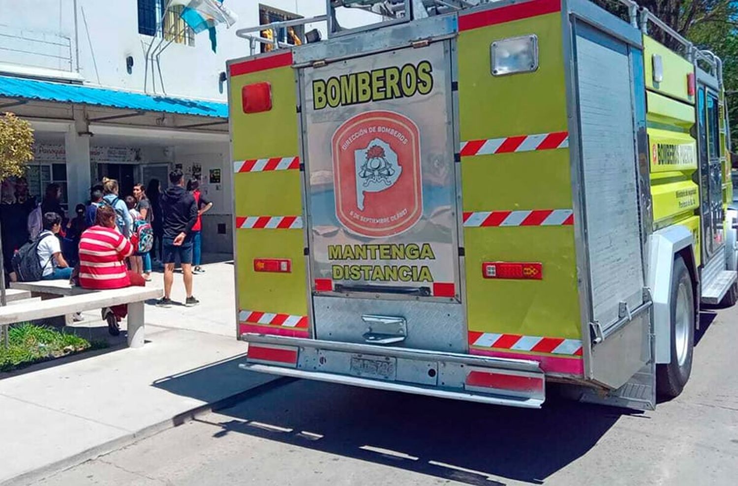 Alumnos debieron ser evacuados tras un incendio en el Colegio San Antonio