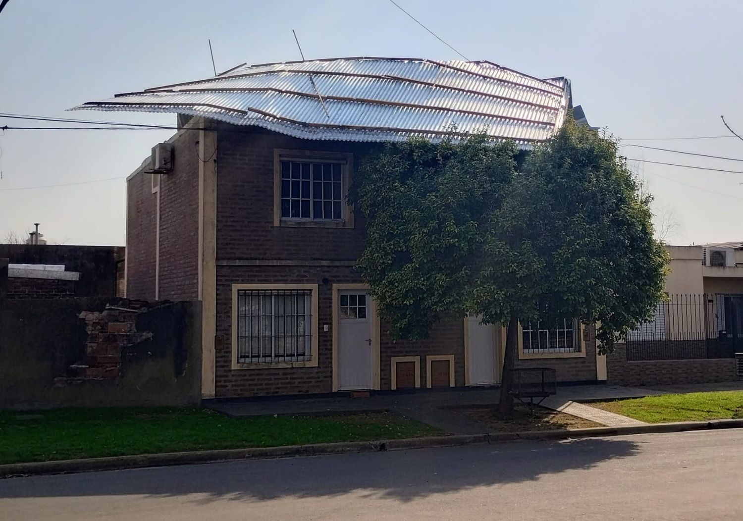 Una vivienda de Elortondo sufrió el desprendimiento del techo.