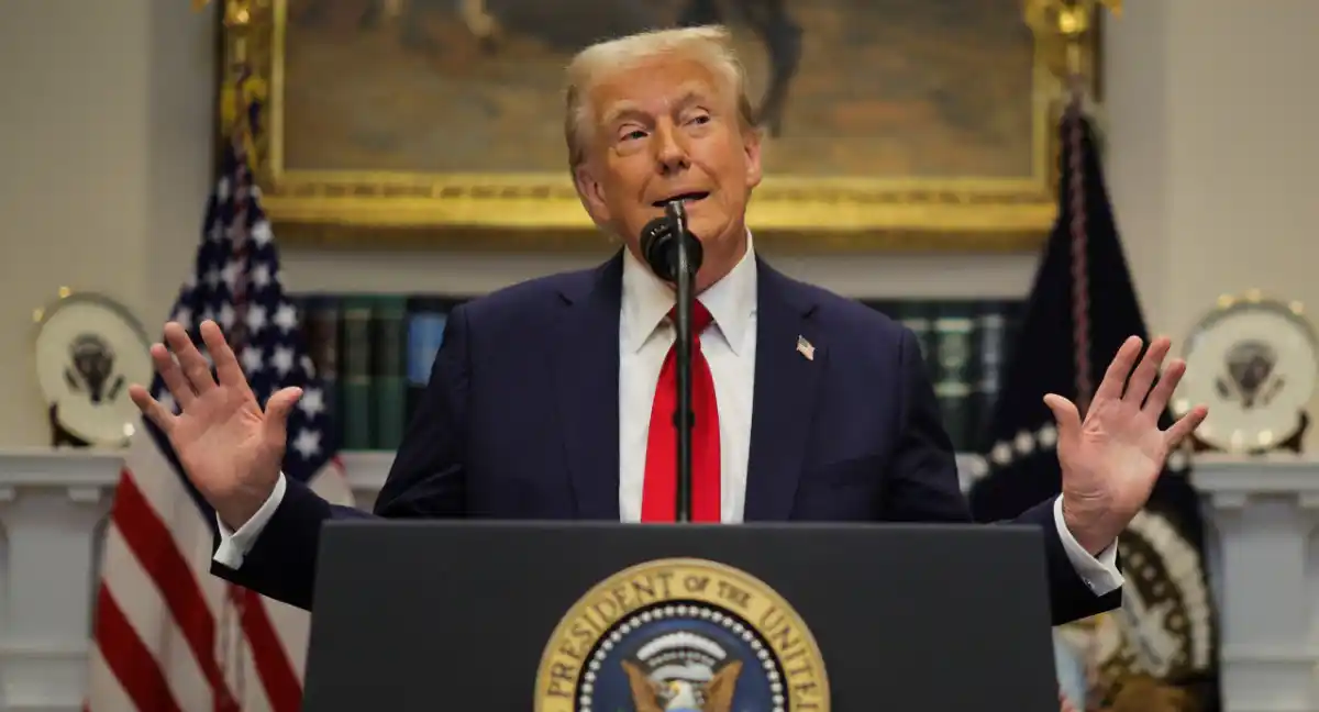 Donald Trump afirmó que Irán les avisó sobre el ataque contra una base aérea en Qatar y calificó la ofensiva como "muy débil".