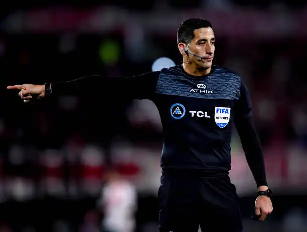 Los árbitros para las semifinales