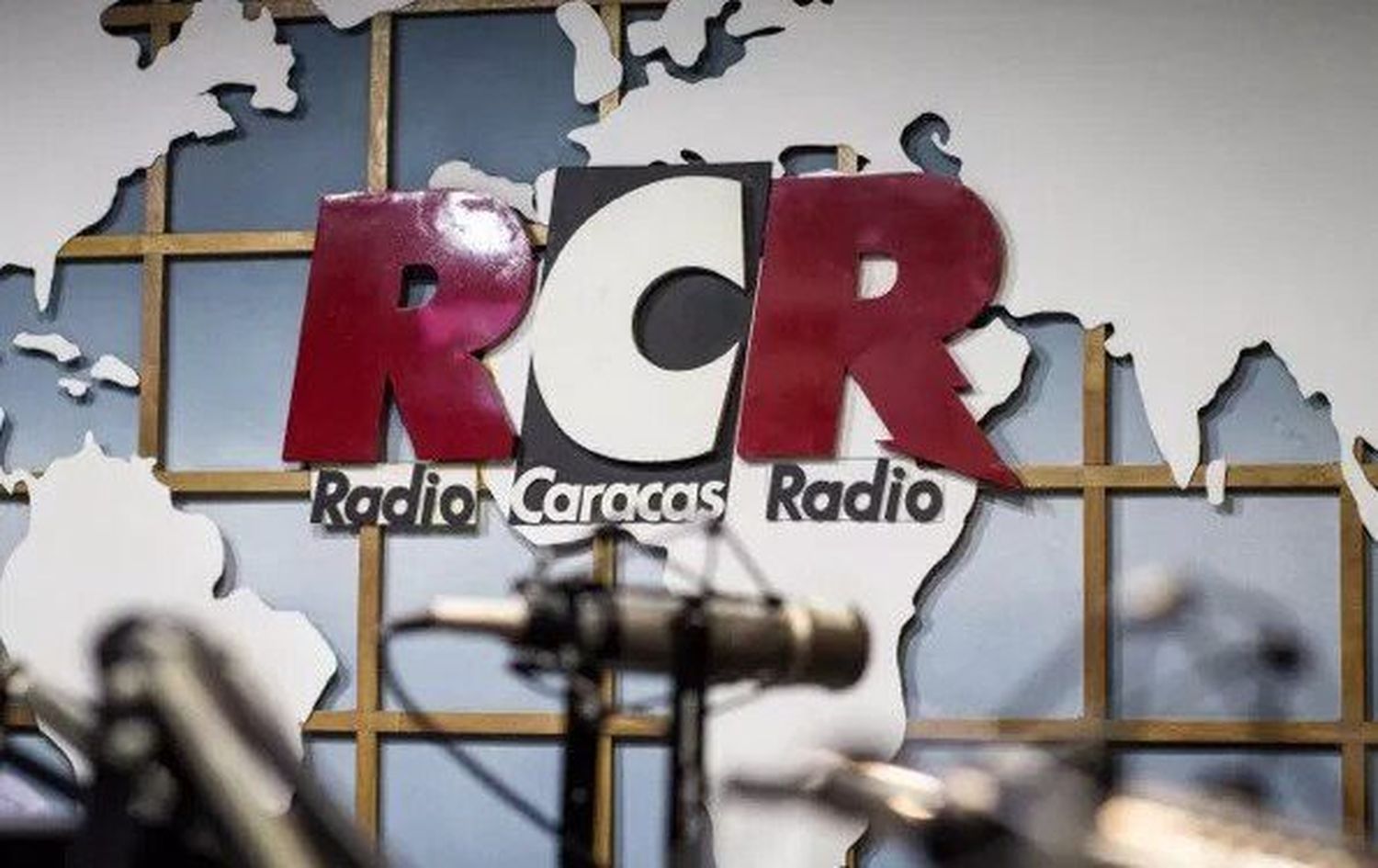 SE APAGAN LAS VENTANAS DE INFORMACIÓN EN VENEZUELA: emisora RCR cesa sus operaciones