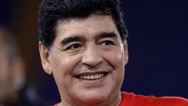 Maradona: “Sin fútbol, la gente se va a agarrar a las piñas en la calle”