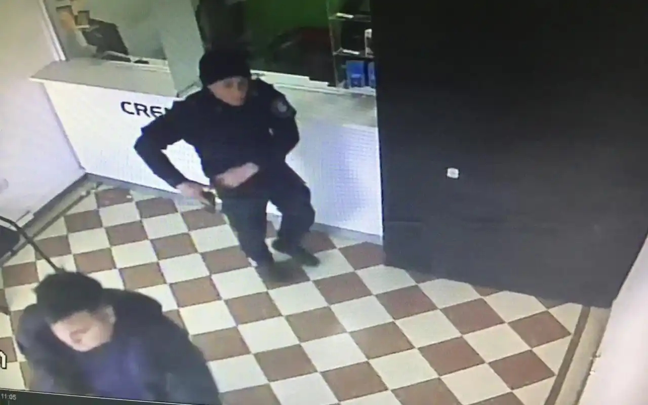 La Plata: Dos policías intentaron robar una financiera uniformados y con sus armas reglamentarias