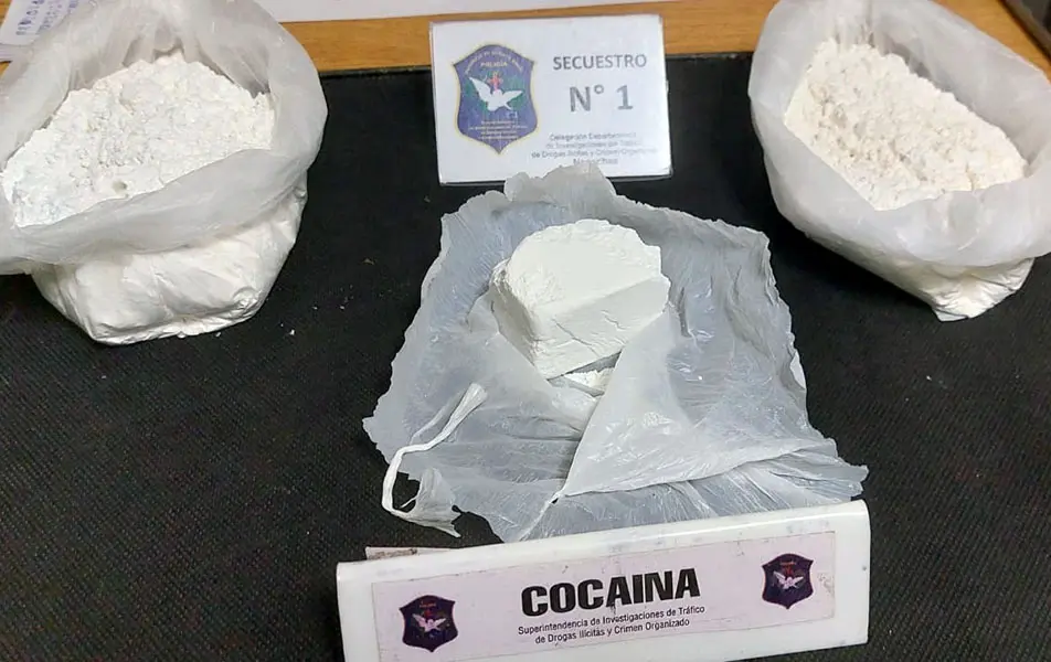 Traían cocaína oculta en un auto y la Policía los interceptó
