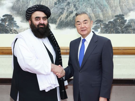Cancilleres de China, Afganistán y Pakistán sostuvieron una reunión informal en Pekín