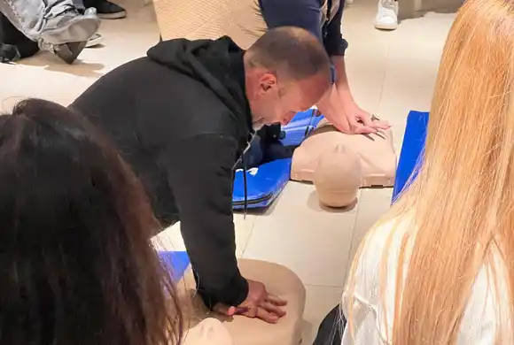 Trabajadores de WAM Entertainment y el Teatro Tronador fueron capacitados en RCP