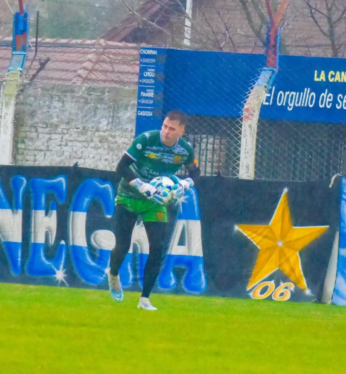 FOTO PRENSA SANTAMARINA Mazza, rendidor arquero de Santamarina.