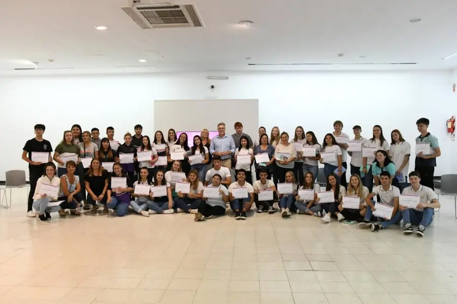 Reconocimiento a estudiantes destacados y destacadas del secundario