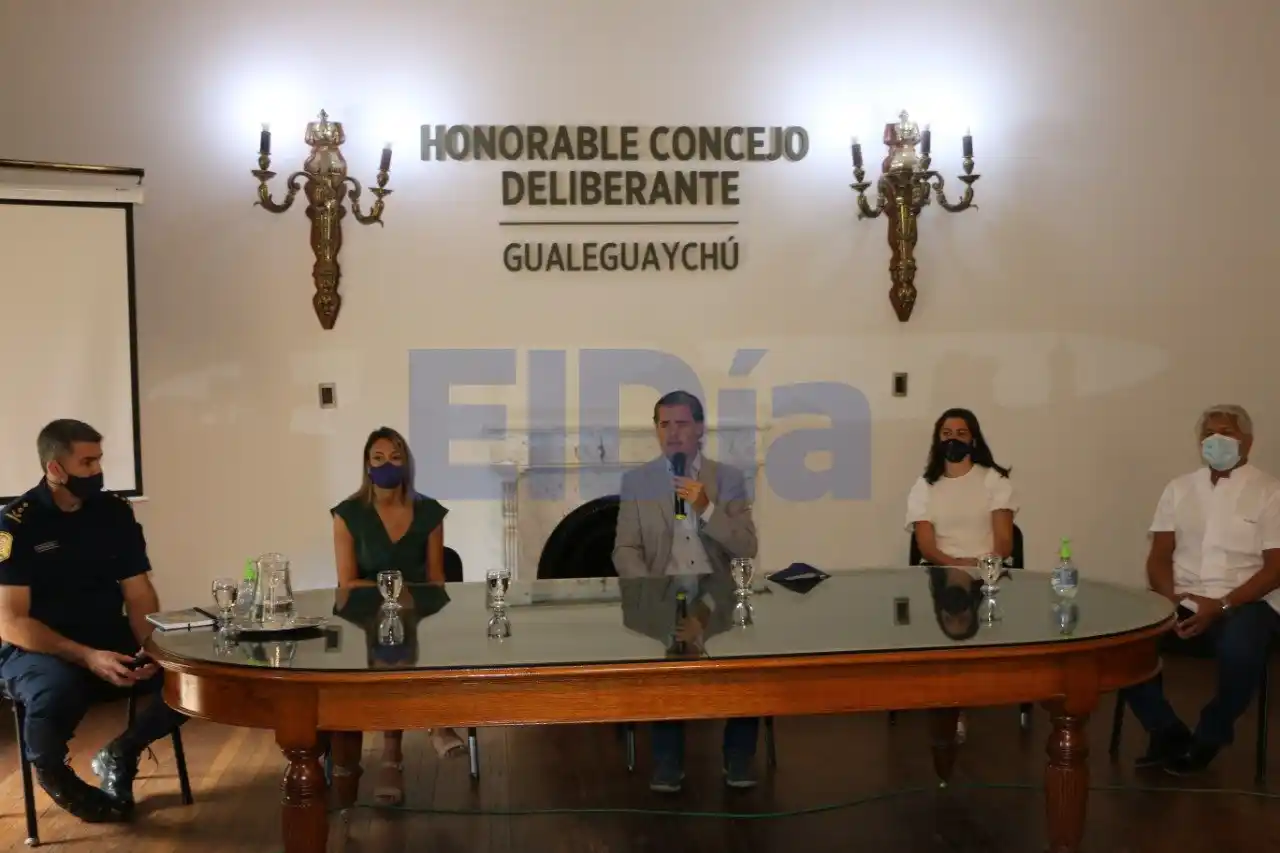 Piaggio, preocupado por fin de año: "cualquier fiesta multitudinaria es peligrosa para el sistema de salud"