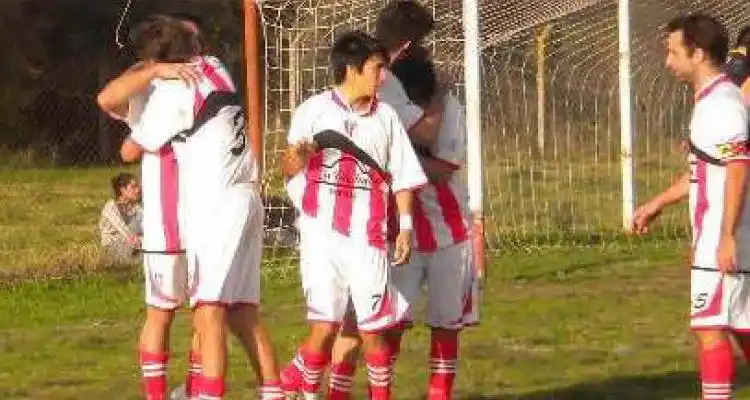 Paraná y América ganaron y lideran el Torneo Oficial