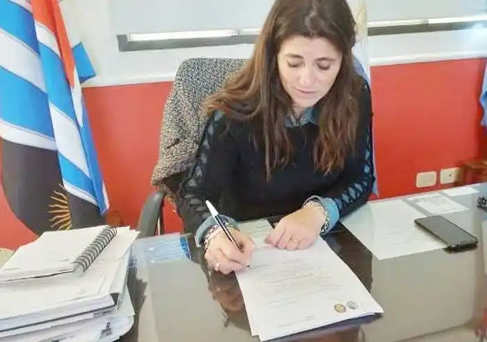 La intendenta Monjo dispuso el recorte del 50 por ciento de haberes de funcionarios