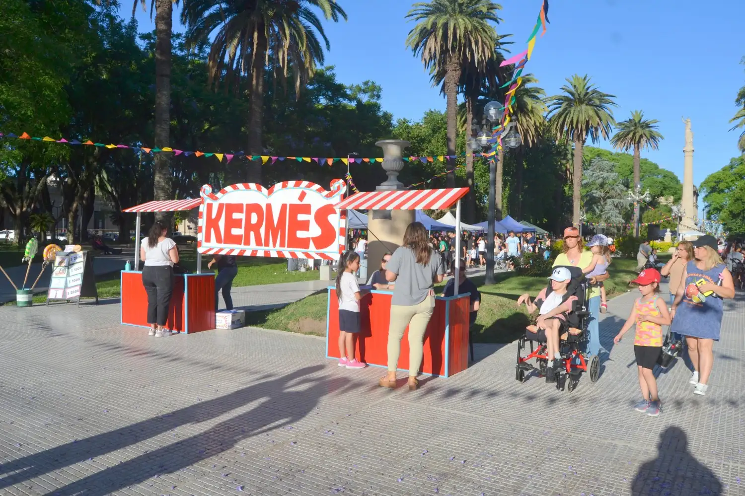 Se realizó la kermes de Lucecitas