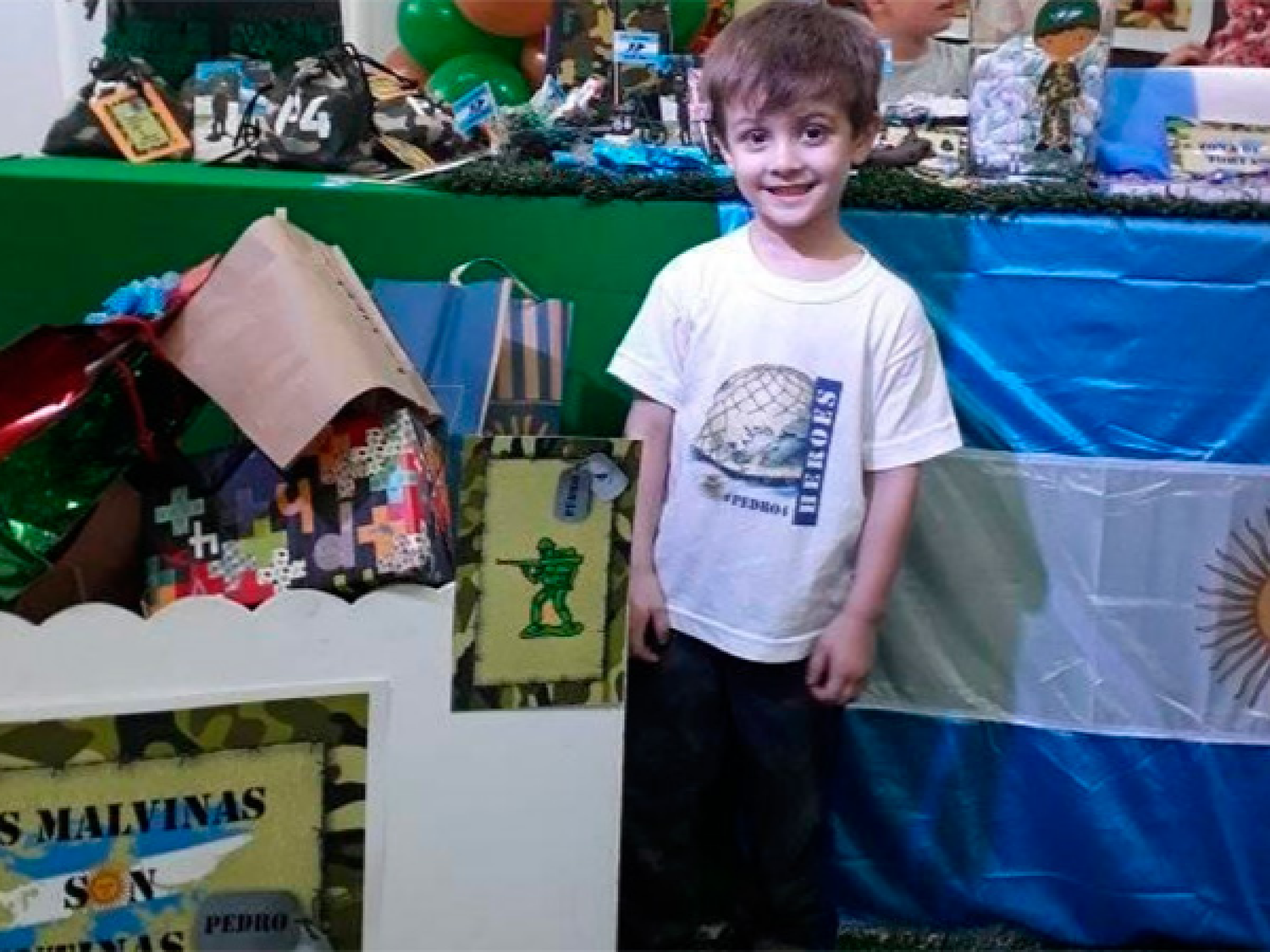 Cumplió cuatro años y los festejó honrando a los héroes de Malvinas