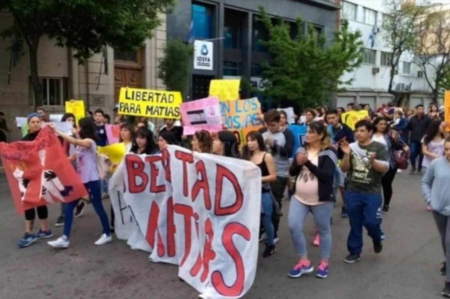 Mató al abusador de su hija y lo liberaron por “emoción violenta”