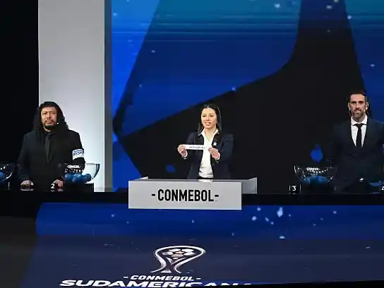 Una imagen del sorteo de la Sudamericana.