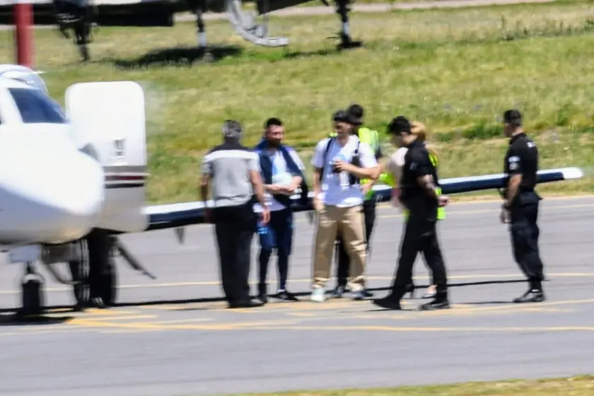 Messi llegó a Rosario en un viaje express para celebrar el Día de la Madre