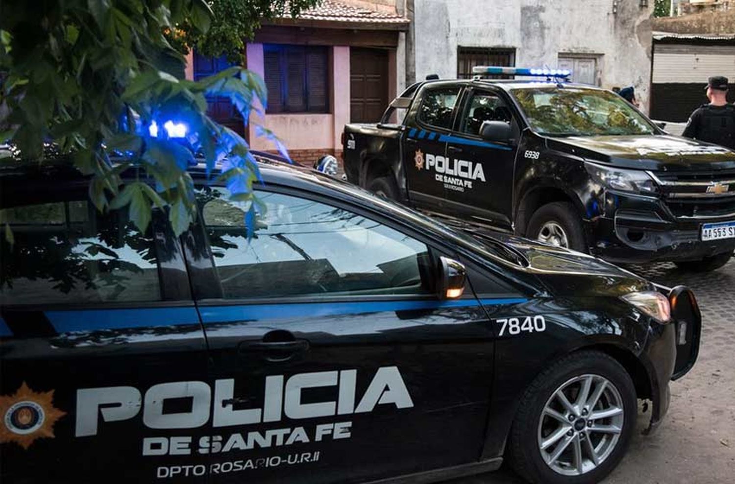 Tierra de nadie: a plena luz del día, balearon una vivienda en barrio Alvear y una gomería en zona sur