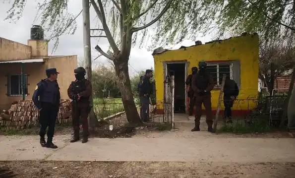 Cinco identificados en Urdinarrain durante dos allanamientos por droga