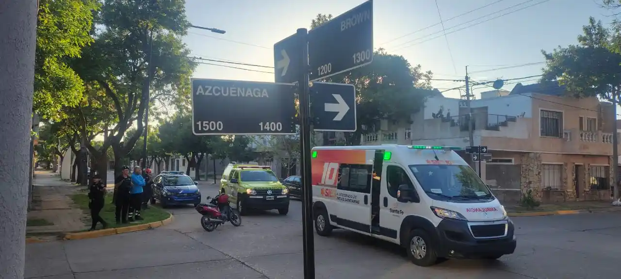 Los servidores públicos trabajando en el lugar del accidente.