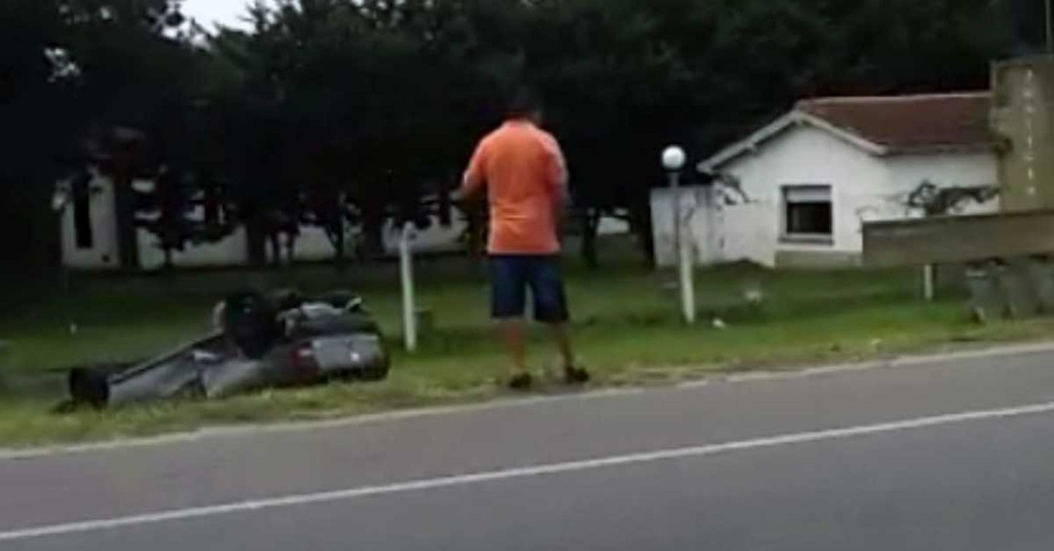 Dos vehículos protagonizaron un fuerte vuelco en la autovía 2