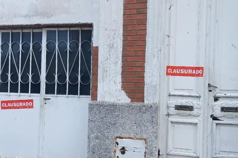 Otro geriátrico clausurado en la ciudad por irregularidades: personal médico trabajó para garantizar la salud de los adultos mayores