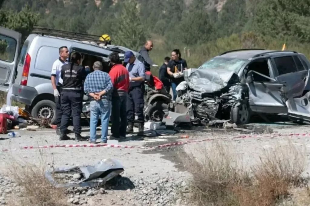 Accidente fatal en Bariloche: tras un choque frontal en ruta 40, tres personas murieron
