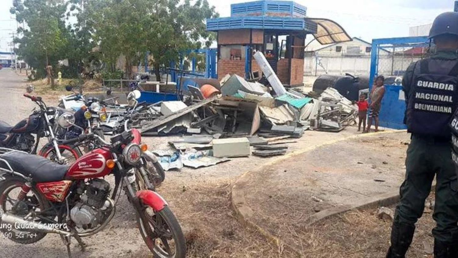 ¡YUKPAS AL ATAQUE! Invaden empresa en Maracaibo: se llevan 4 toneladas de material ferroso