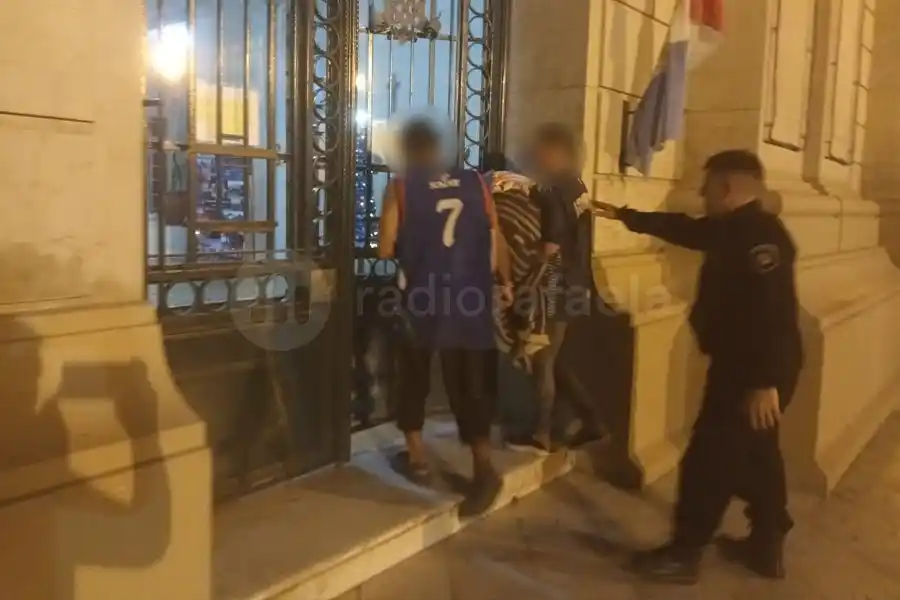 Infraganti: se metieron en una casa desocupada y la dueña se dio cuenta