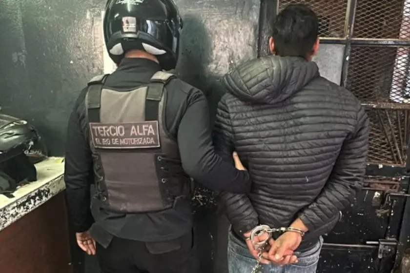 Crimen de una joven en Villa Banana: su hijo de 5 años alertó a los vecinos y detuvieron a su novio